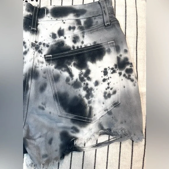 Abercrombie & Fitch GREY BLEACHED ANNIE HIGH RISE SHORT Size 26 / 2 - Picture 6 of 7